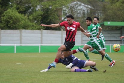10 Man Thame suffer defeat at Waltham Abbey