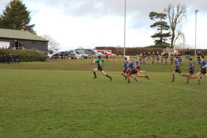 Heathfield U16s run top of table Worthing very close