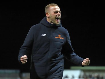 YACHTSWOMEN TO SAIL WITH SIMPSON