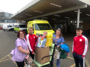 Redhill Players Visit East Surrey Hospital