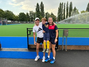 Two Westleigh Juniors get to meet Olympic Hockey Heroes!