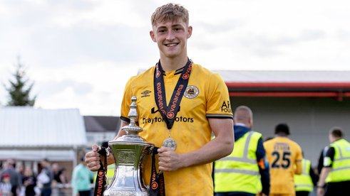 Hill puts pen-to-paper on new contract