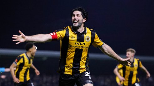 Zak Mills signs new contract with the Pilgrims