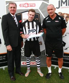 Lee Shaw signs a contract