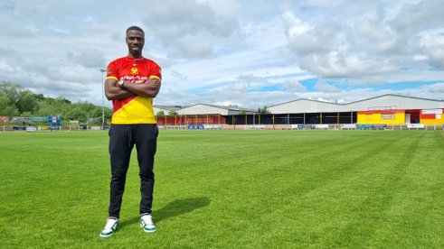 Yaw Ofosu joins Banbury United