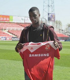 Former Swindon Town player Josue Antonio joins United