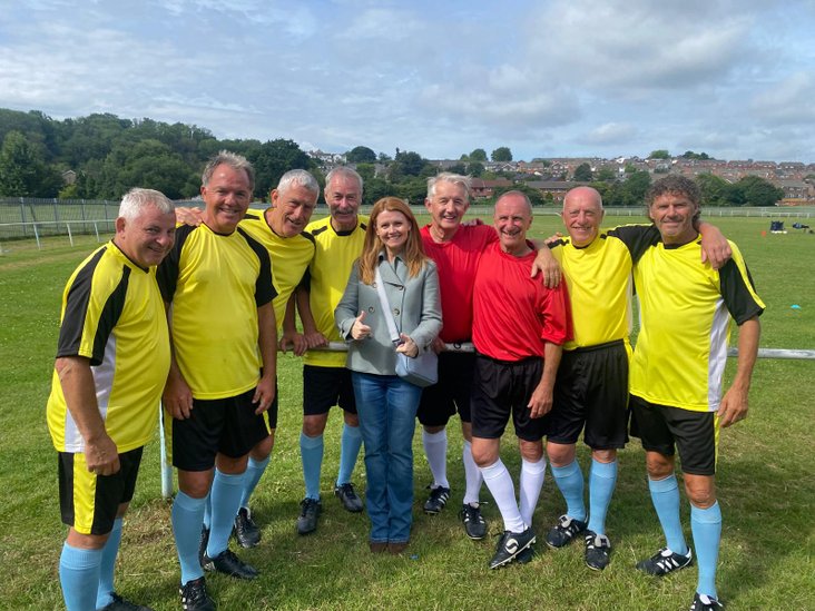 WVFA Players pictured with Mammoth star, Sian Gibson, 2025