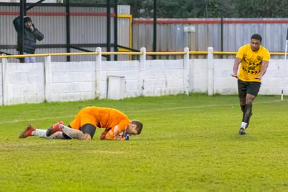 Wickers Held as Title Race Goes to the Wire