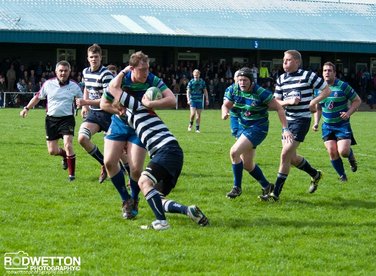 Elks overcome Newark in a scrappy encounter.