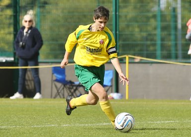 Glassgirls Leave It Late to Boost Title Bid