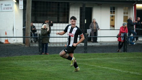 Burgh 3 Oakley United 1