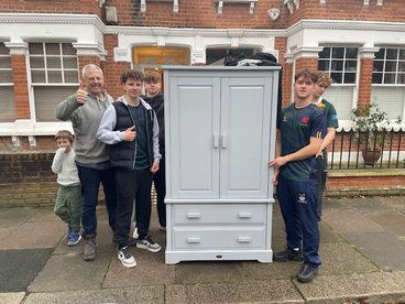 4 Colts lads help local family move