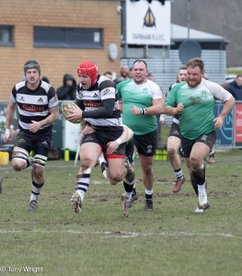 Farnham battle torrid conditions to claim 5 points