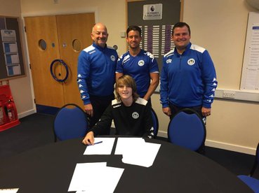 Former Young Wingmaker signs Scholarship at Wigan