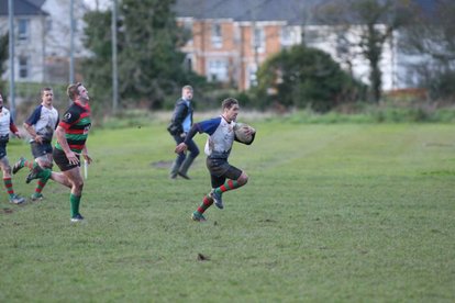 Dee score hard-won midweek victory