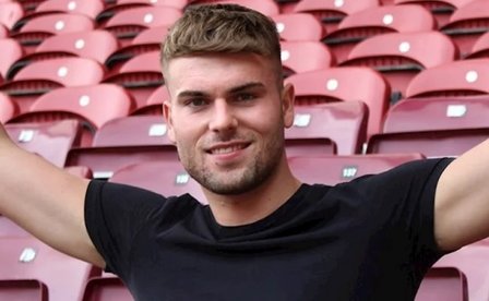 Pilgrims swoop for towering teenager