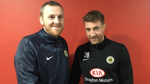 United sign midfielder Heslop