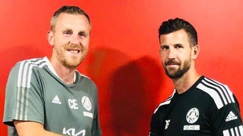 United make Wright move