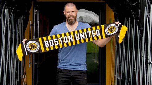 Experienced Bostwick is latest to sign