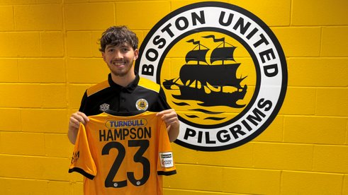 Hampson makes United loan move