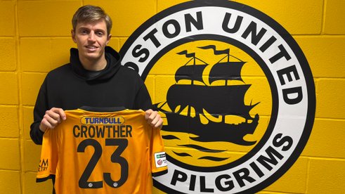 Crowther completes United loan move